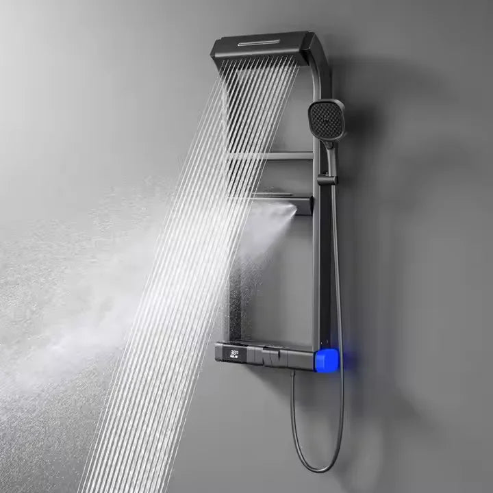 "Cabezal de ducha efecto lluvia con display digital, iluminación LED y grifo termostático de temperatura constante"